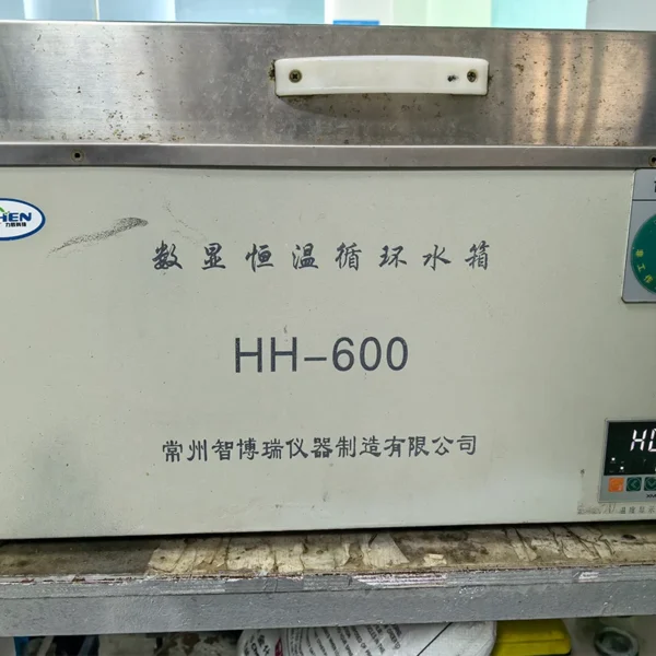 Constant temperature water circulation tank for bathroom product performance testing